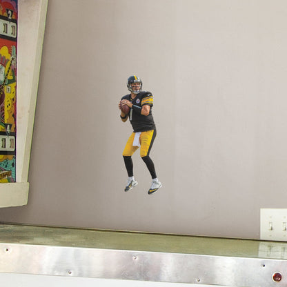 Pittsburgh Steelers: Ben Roethlisberger Throwing        - Officially Licensed NFL Removable Wall   Adhesive Decal