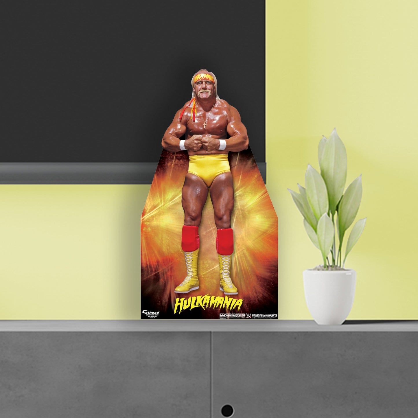 Hulk Hogan   Mini   Cardstock Cutout  - Officially Licensed WWE    Stand Out