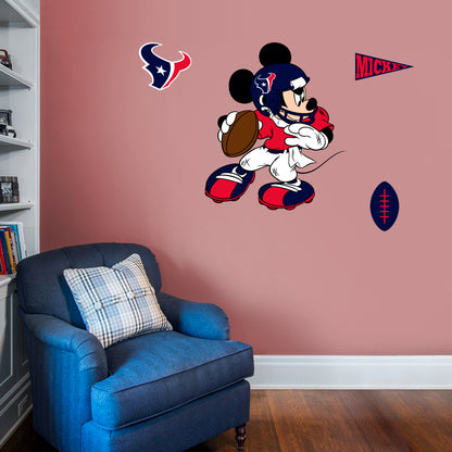 New York Giants: Mickey Mouse 2021 - Officially Licensed NFL Removable  Adhesive Decal