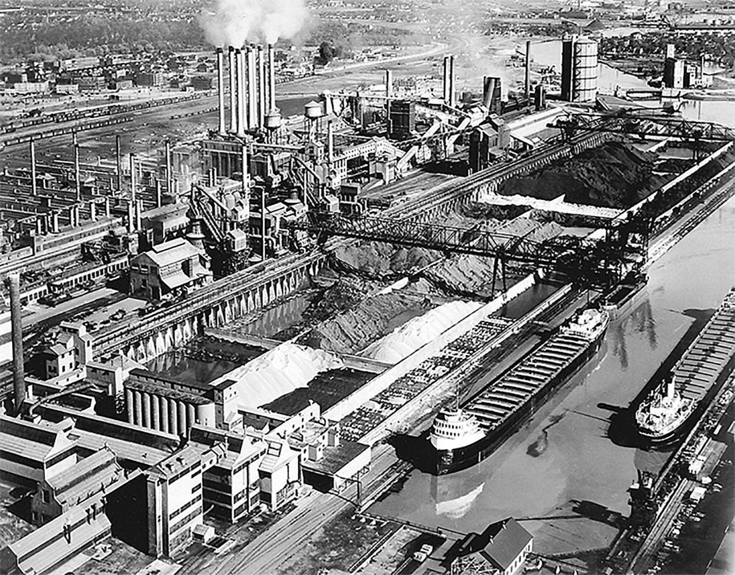 Ford Rouge Plant (1918) - Officially Licensed Detroit News Puzzle