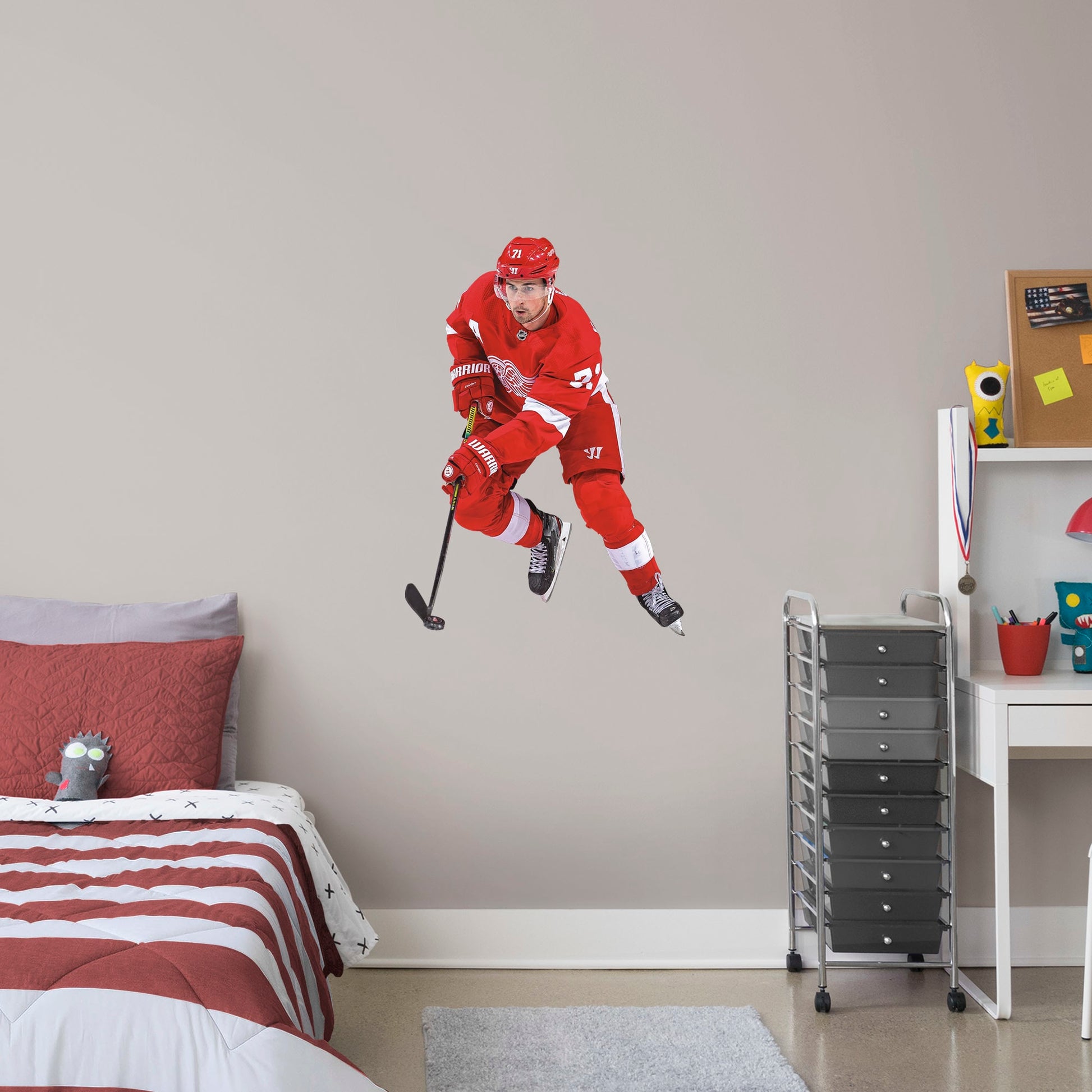 X-Large Athlete + 2 Decals (25"W x 36"H) From the University of Michigan to the Detroit Red Wings, Dylan Larkin has been a fan favorite for years, and now you can bring him to life in your own home. Larkin leads on the ice and is sure to bring that excitement to your bedroom, fan room, or office, it's almost as good as being at Little Caesars Arena!