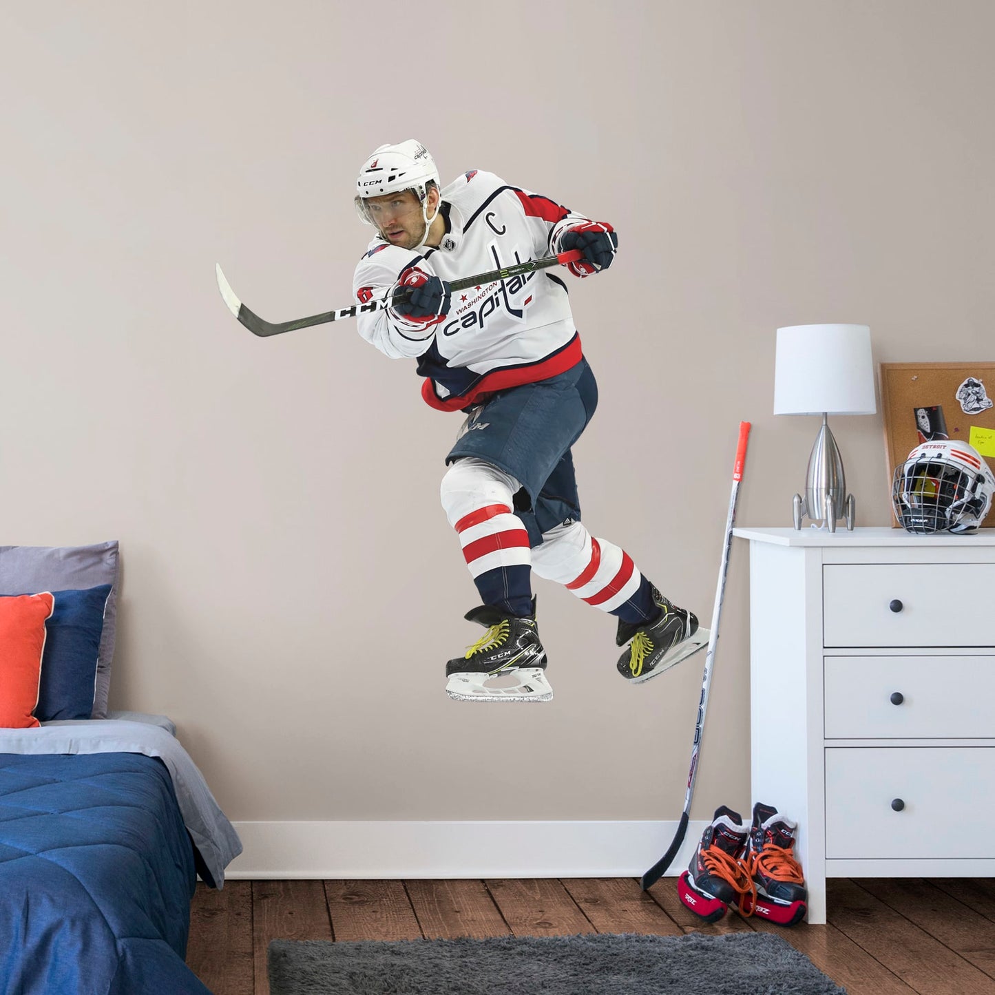 Large Athlete + 2 Decals (15"W x 16"H) History in in the making! One look at his vicious one-timer, and you know Alex Ovechkin is a living legend on ice. Well on his way to being the greatest goal scorer in the NHL, Ovi is giving Gretzky a run for his money. Cheer on the Capitals and your favorite left winger with a high-grade vinyl reusable decal of the Great Eight.