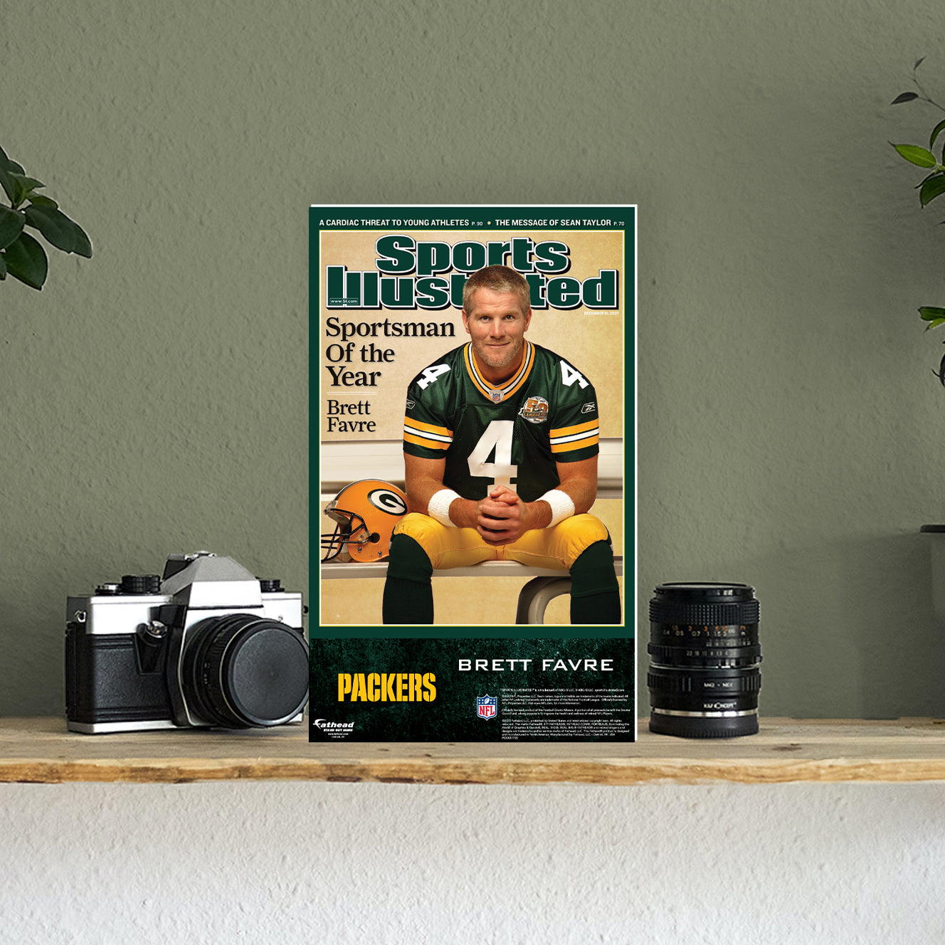 Green Bay Packers: Brett Favre December 2007 Sportsman of the Year Sports Illustrated Cover  Mini   Cardstock Cutout  - Officially Licensed NFL    Stand Out