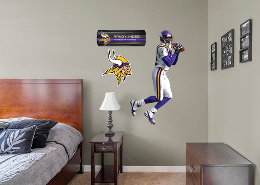 Minnesota Vikings: Randy Moss  Legend        - Officially Licensed NFL Removable Wall   Adhesive Decal