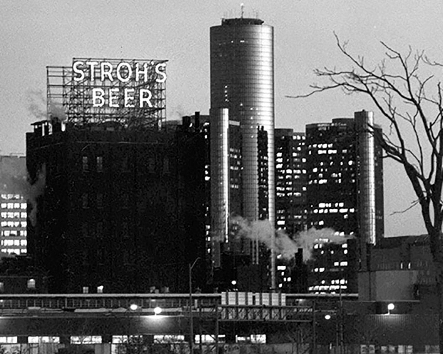 Stroh's Beer in 1985 the year the brewery closed - Officially Licensed Detroit News Framed Photo